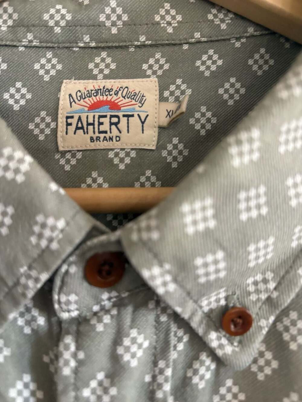 Faherty Men's Breeze Short Sleeve Shirt in Coastal Sage Sunburst Geometric Print - Picture 3 of 5